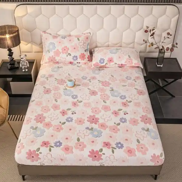 Bestseller Husă de Pat Cocolino Crem cu Flori Roz și Mov | 3 Piese | Elastic Perimetral | Jo-Jo Home